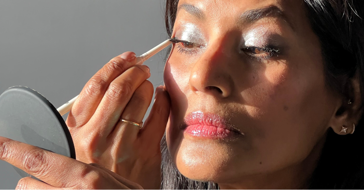 Ruby Hammer applying eyeliner